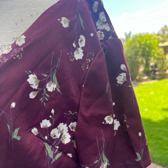 Sadie & Sage Red and White Floral Jumpsuit with V-Neck - Picture 8 of 13